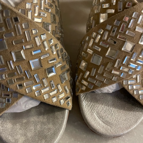 Donald J Pliner - Picture 2 of 6